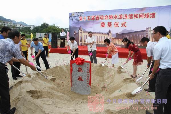 ʮ���ʡ�˻���ˮ��Ӿ����������춯��