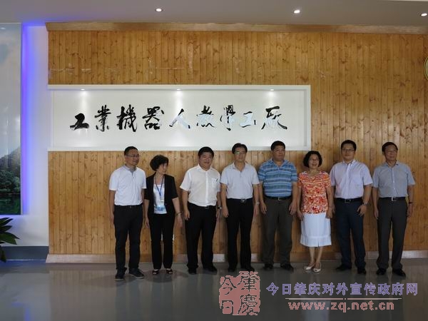 �������Ƚ�����ҵ�����˽�ѧ�������ڹ���ѧԺ����