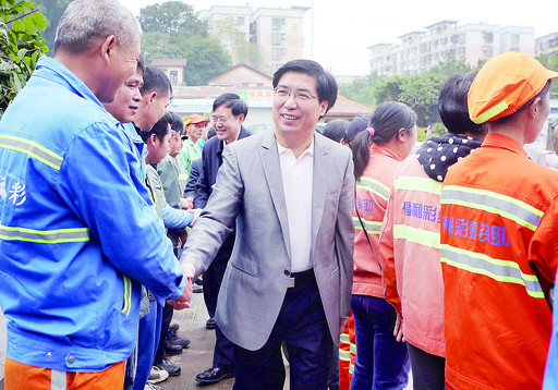 ���󻪳���ο��һ�߸ɲ�ְ���ͽ����� ����������ľ���